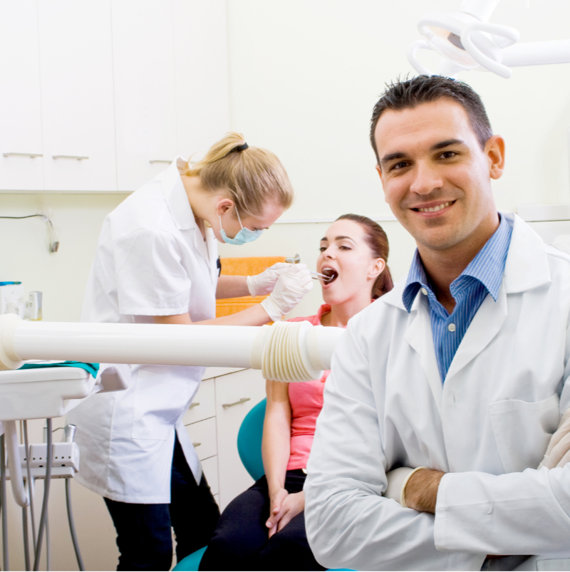 mississauga dentist performing oral checkup